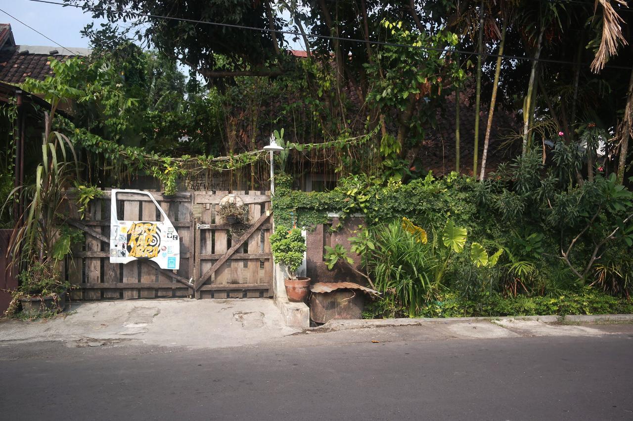 Abrakadabra! Artbnb Yogyakarta Exterior photo