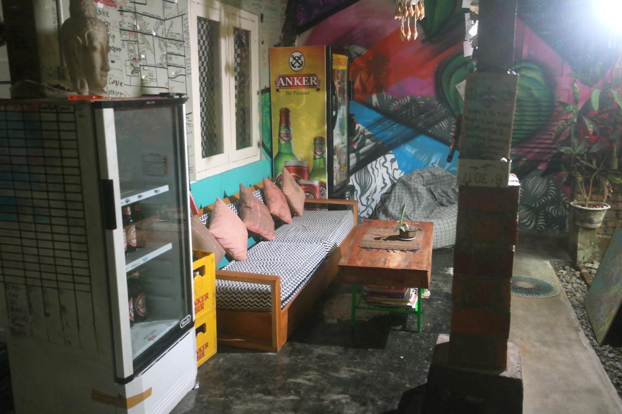 Abrakadabra! Artbnb Yogyakarta Exterior photo