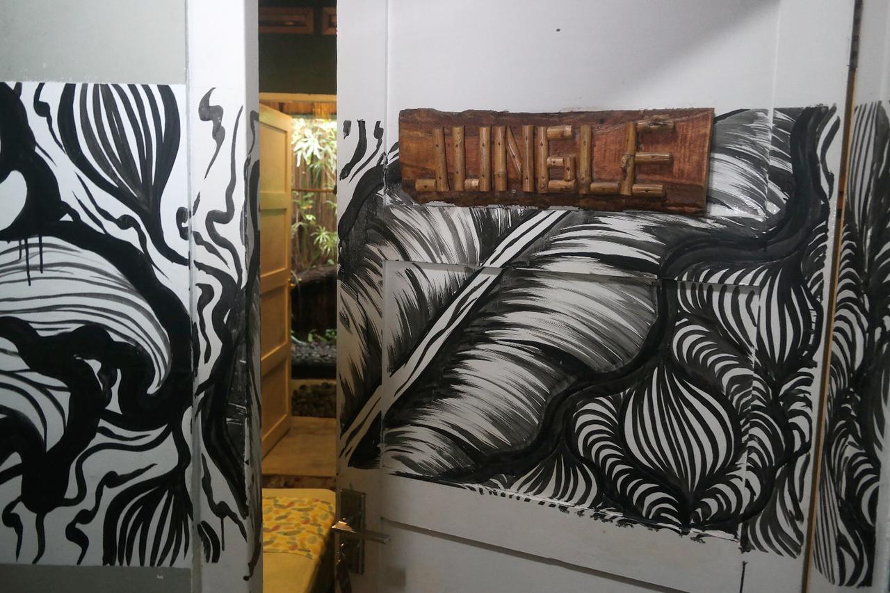 Abrakadabra! Artbnb Yogyakarta Exterior photo