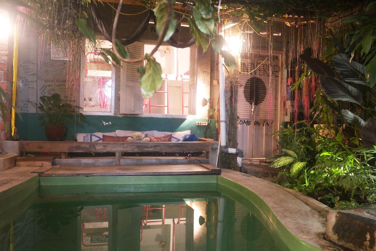 Abrakadabra! Artbnb Yogyakarta Exterior photo